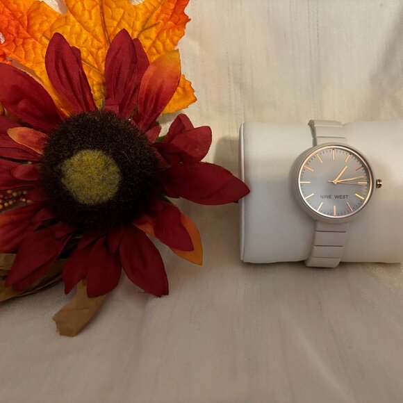 Beautiful Nine West Pink watch - Picture 4 of 5